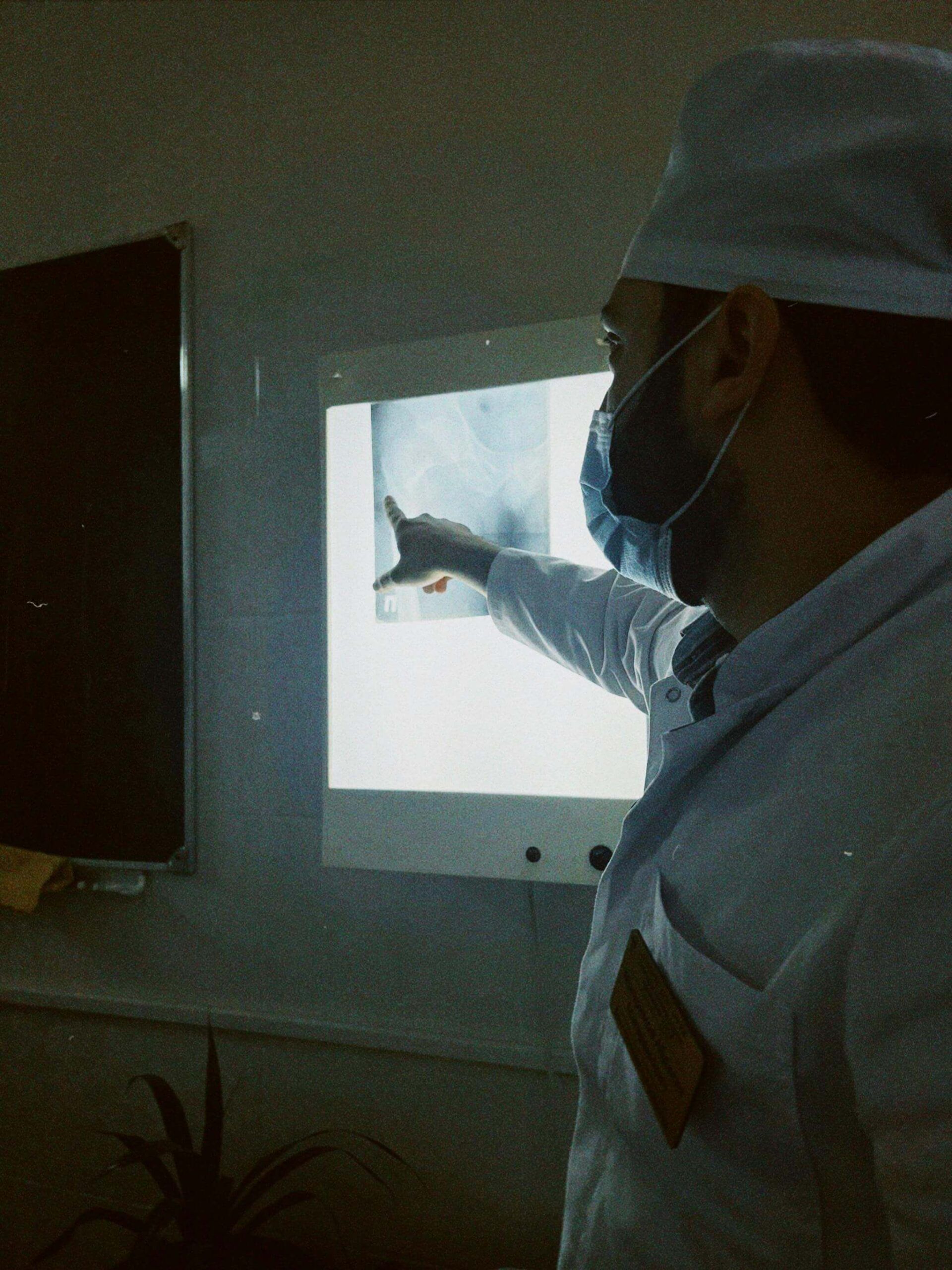 an image of a doctor looking at the results of an x-ray